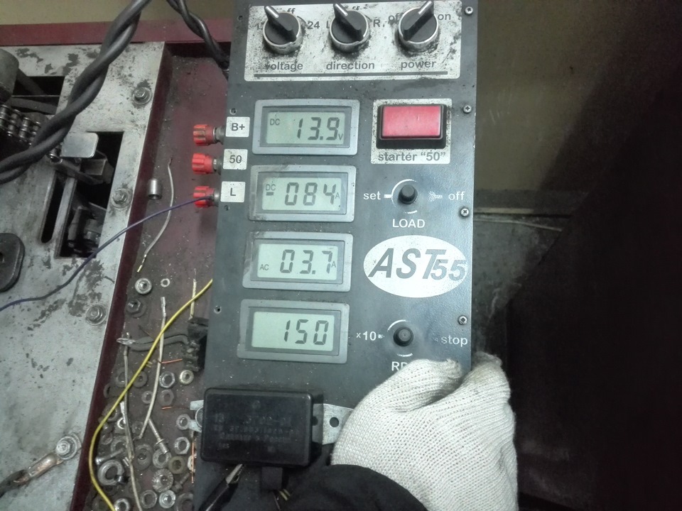 Здесь при токе нагрузки 84А напряжение на выходе генератора 13.9В. Но и обороты всего 1500 об/мин. А это соответствует 625 оборотам коленвала, что даже ниже оборотов холостого хода. Как-то все слишком хорошо… — Lada Приора хэтчбек