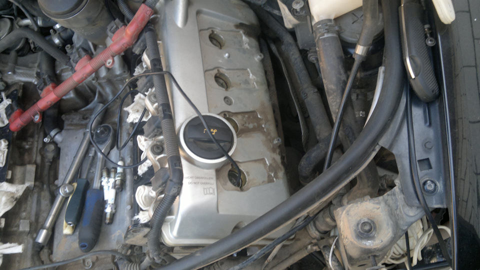 Очистка всасывающих клапанов от нагара. — Audi A6 (C6), 4,2 л, 2005 ...