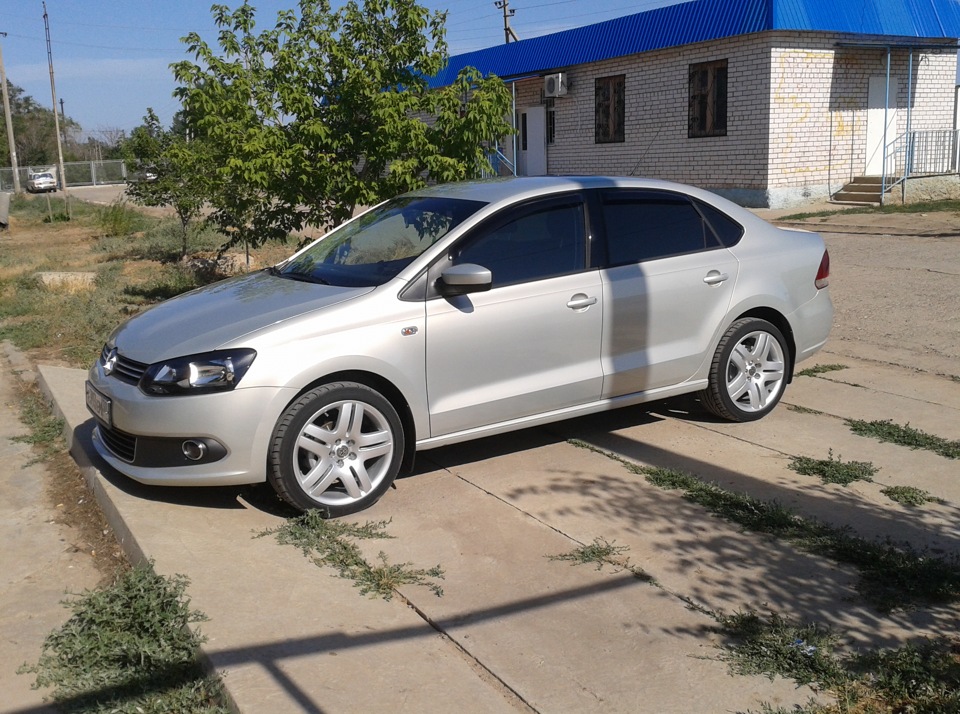 Volkswagen Polo long Beach r17