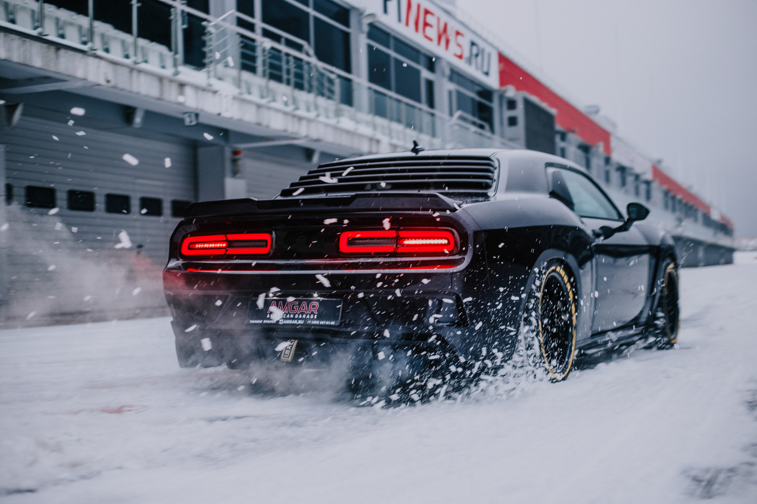 Dodge Challenger srt Hellcat дрифт