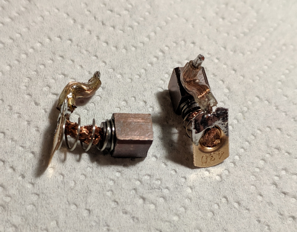 Припаиваем провода к пластинам щеток — Opel Astra H