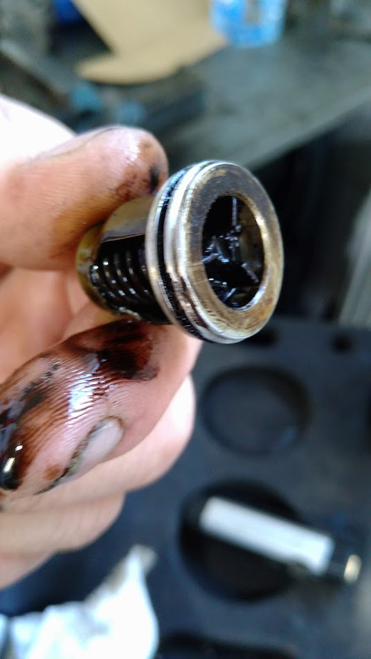 Извлекли старый клапан — Mercedes-Benz E-Class (W124)