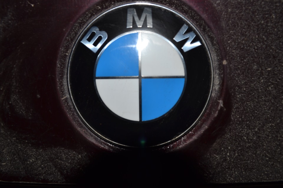 Юбилейный значок бмв. Значок БМВ В близи. Значок BMW на жигулях. BMW Gold значок. Значок БМВ кастом.