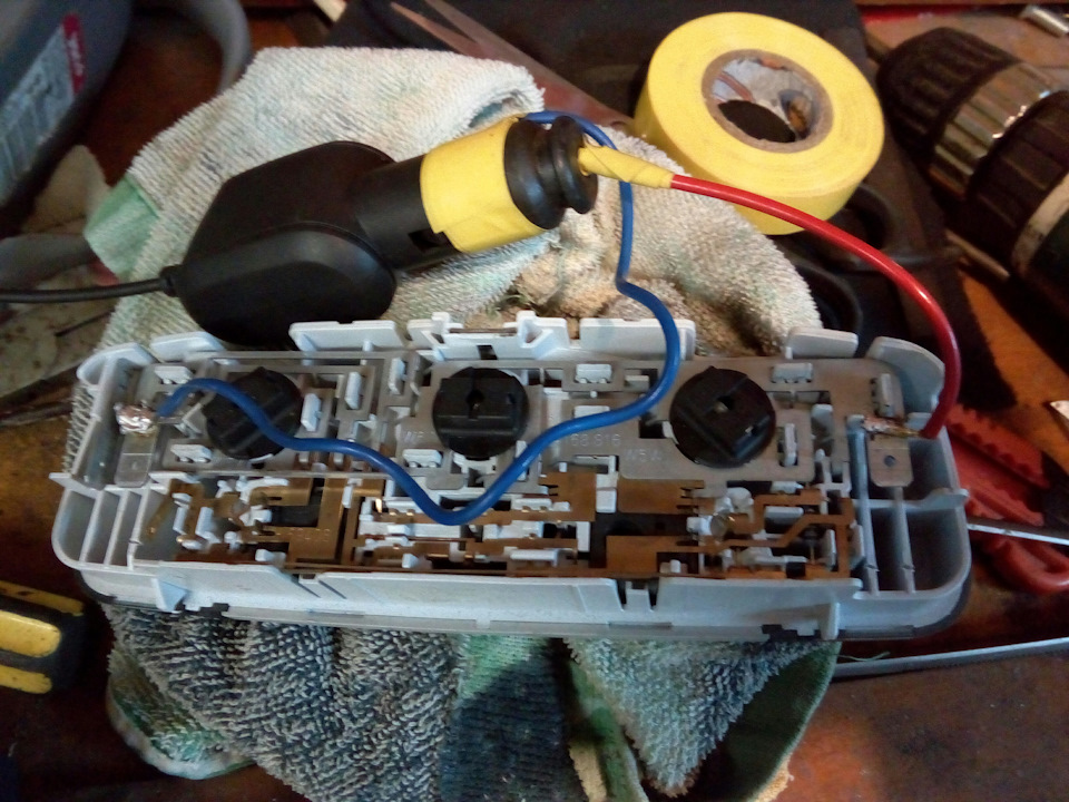 Питание регистратора от плафона. — Ford Focus II Sedan, 1,6 л, 2009 ...