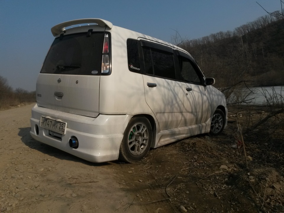 Ниссан куб az10. Ниссан куб 2000 az10. Nissan Cube az10 обвес. Ниссан куб az10 JDM.