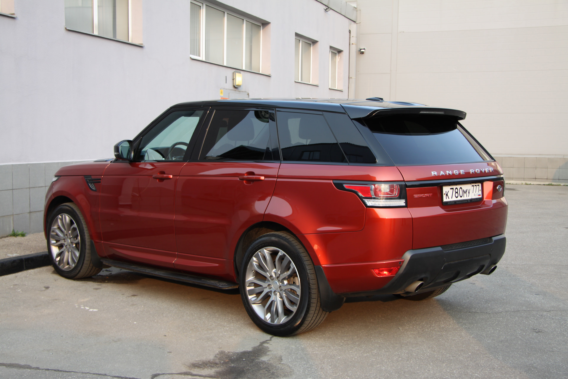 Range Rover Sport 2012 красный