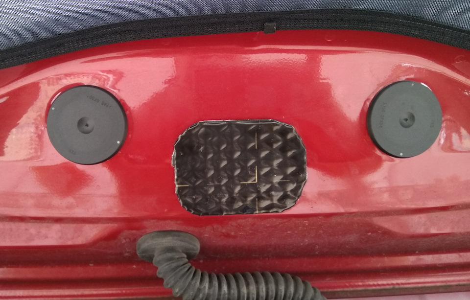 Заглушка из остатков виброизоляции — Nissan Note (1G)