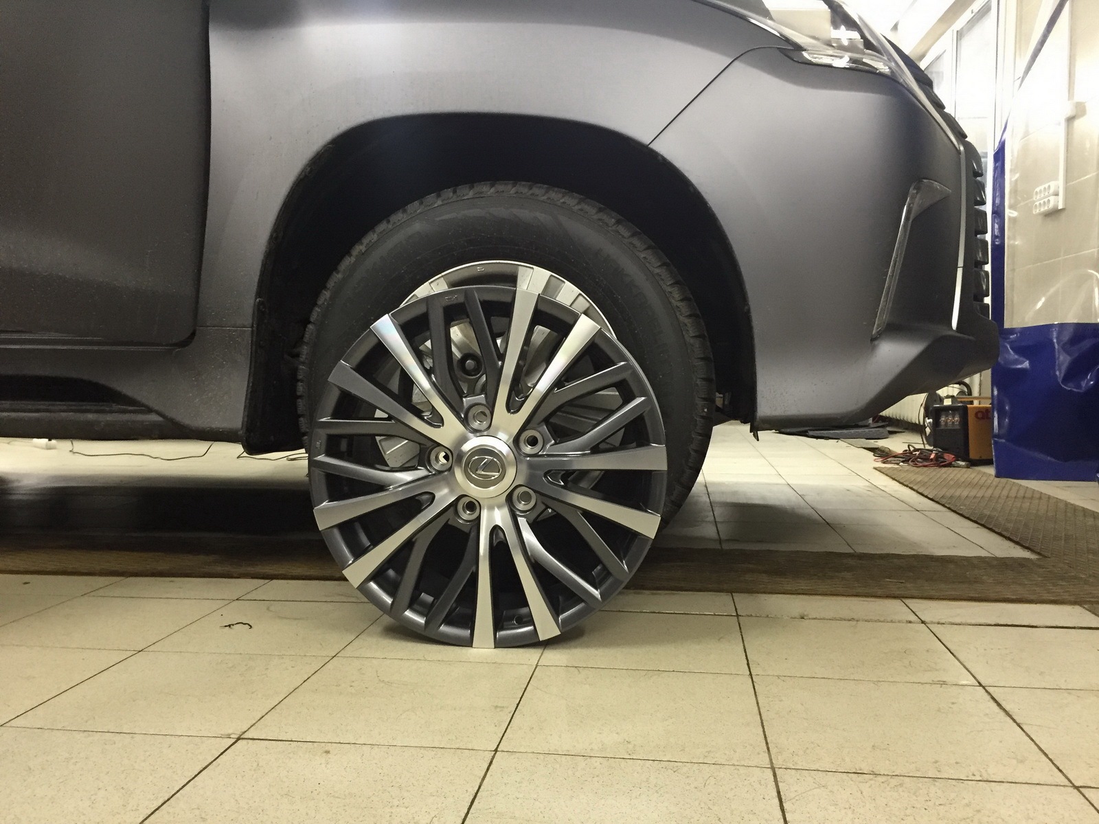 Диски на лексус 570 r21. Диски lx570. Диски на лексус 570 r20. Диски оригинал lexus lx 570. Lexus lx r20.