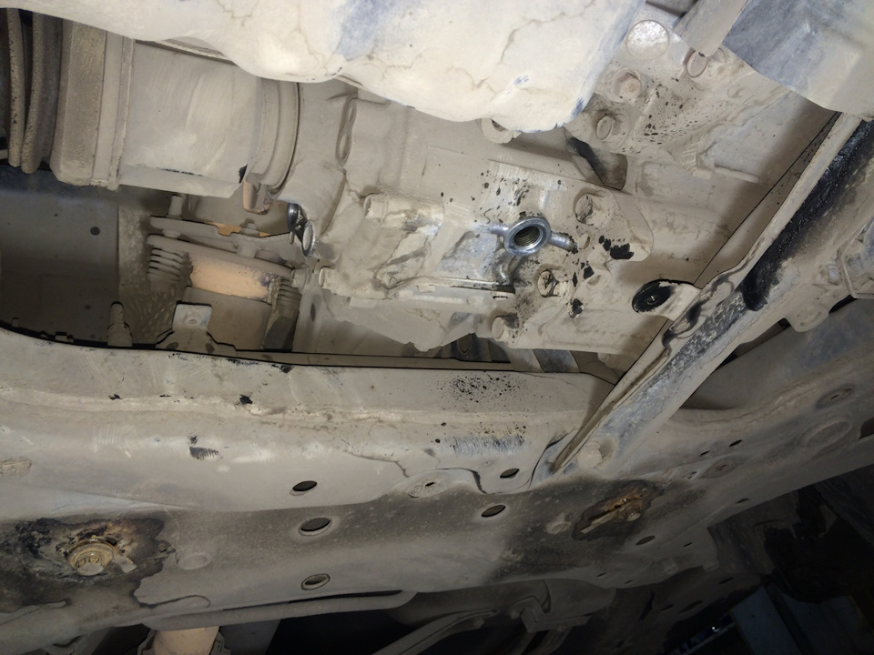 Замена масла в раздатке и заднем редукторе — Mitsubishi Outlander XL, 2 ...