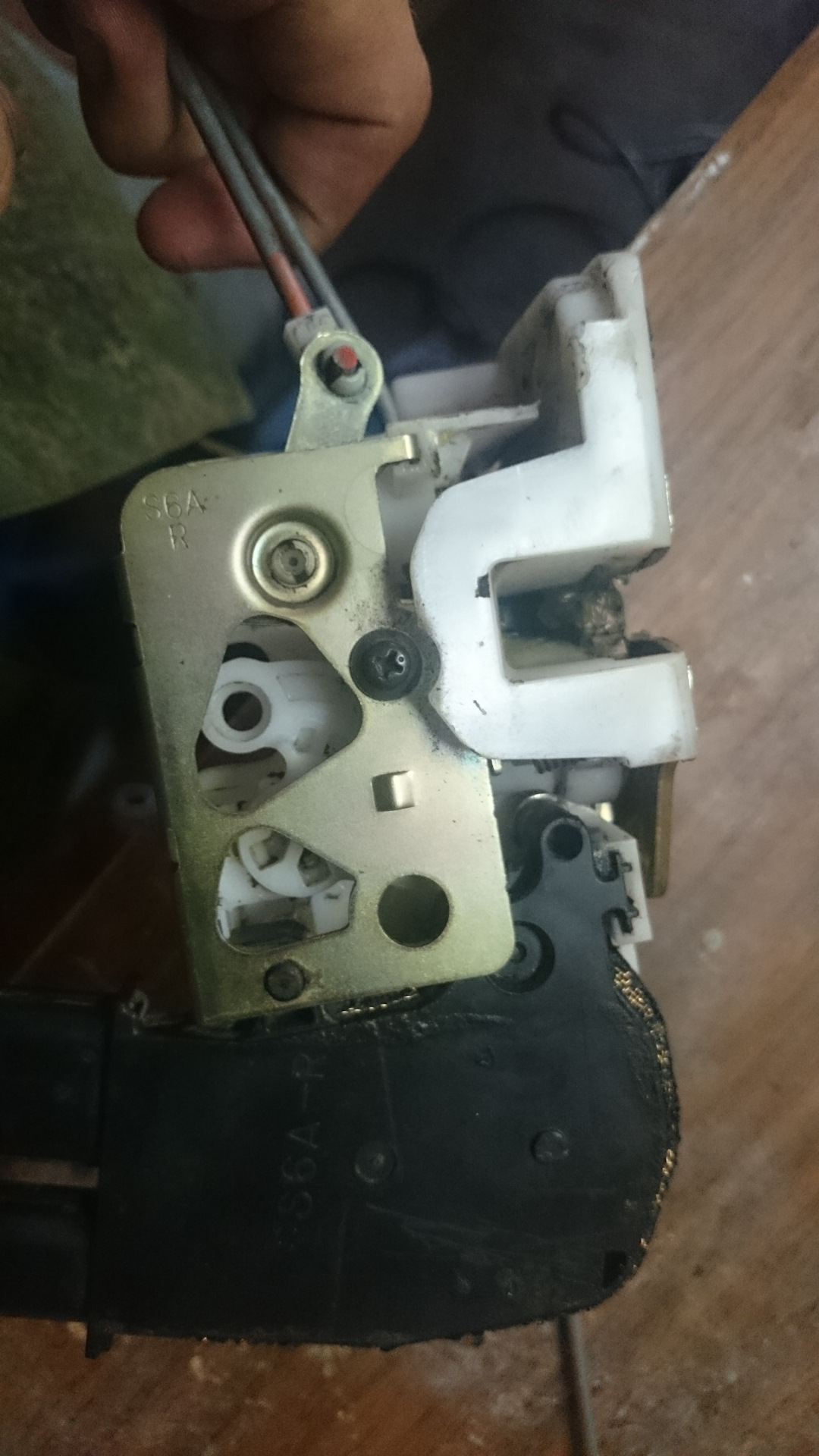 Замена моторчика открывания двери актуатор acm21