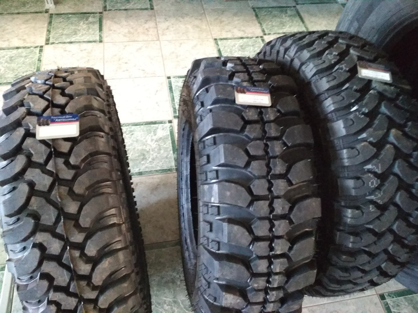 Грязевая резина бу. Bontyre Stalker 31x10.5 r15. Грязевая резина на УАЗ 31 10.5 15. Резина сталкер МТ. Грязевая резина ЦСТ.