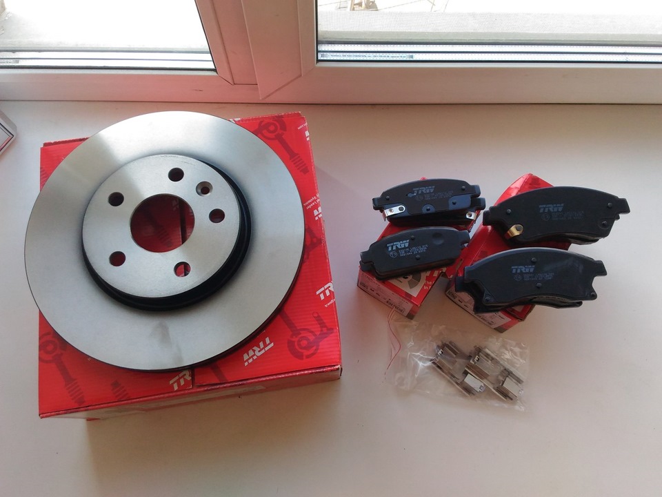 Тормозные колодки, диски, жидкость — Opel Astra J, 1,4 л, 2010 года ...