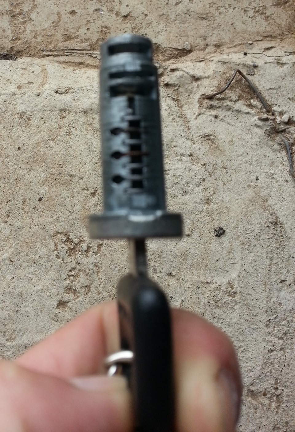 Один ключ на двери и зажигание. — Lada 2115, 1,5 л, 2005 года | другое ...