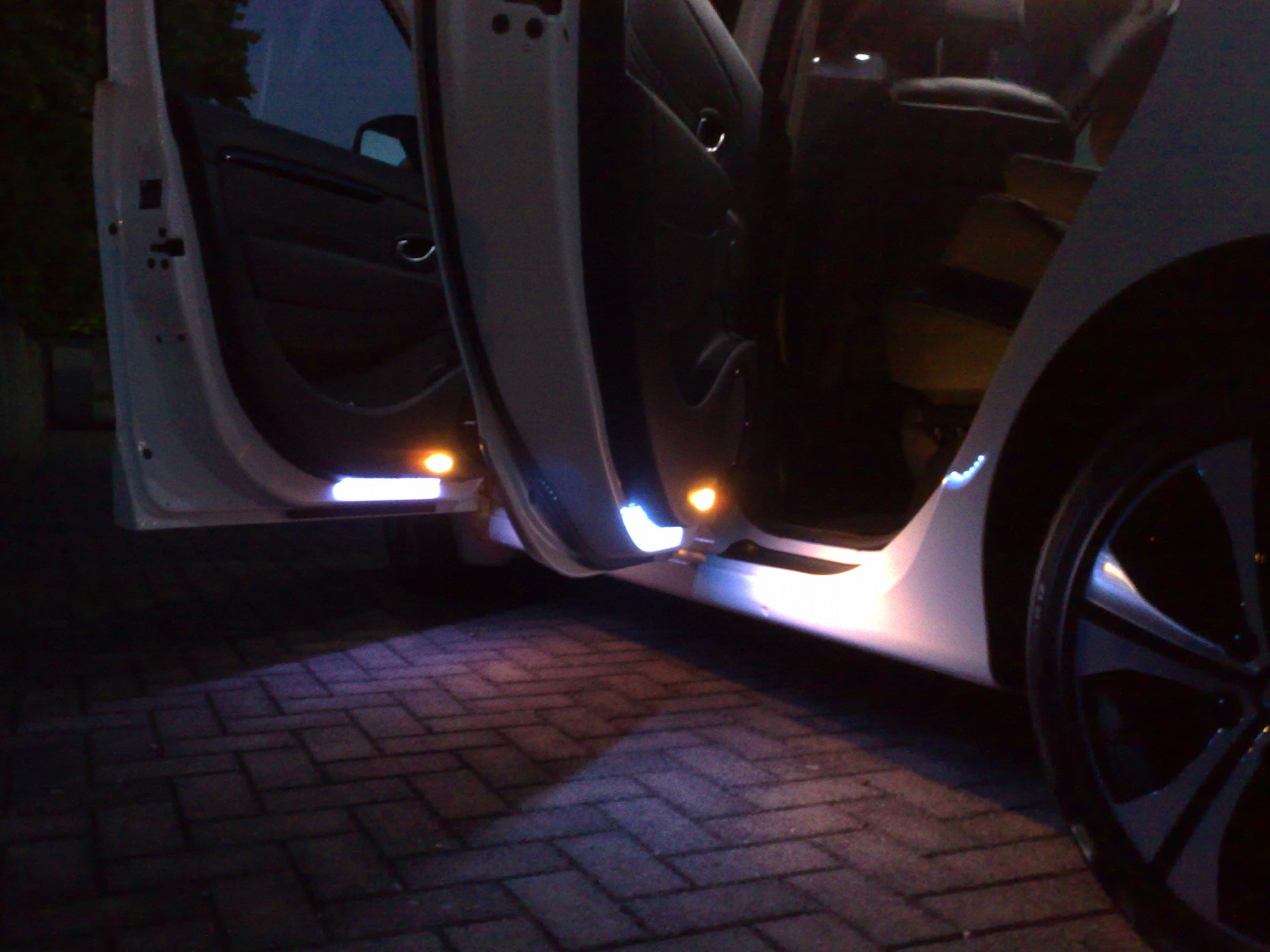 Подсветка двери багажника. Светодиодная лента Рено Меган 2. Подсветка двери Рено Меган 3. Подсветка двери Grand Scenic 3. Подсветка дверей (Renault -7w).