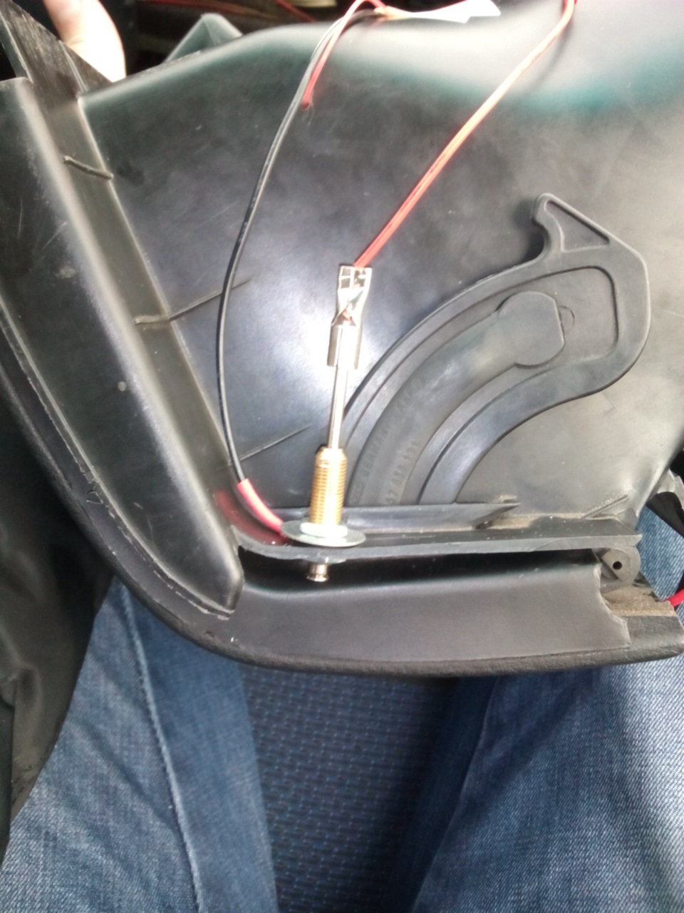 Установка подсветки бардачка — Volkswagen Passat Variant (B4), 2 л ...