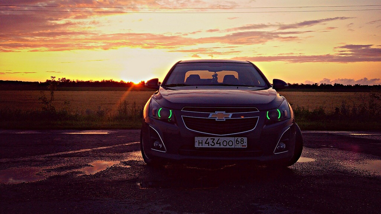 Chevrolet Cruze 2009 ночью