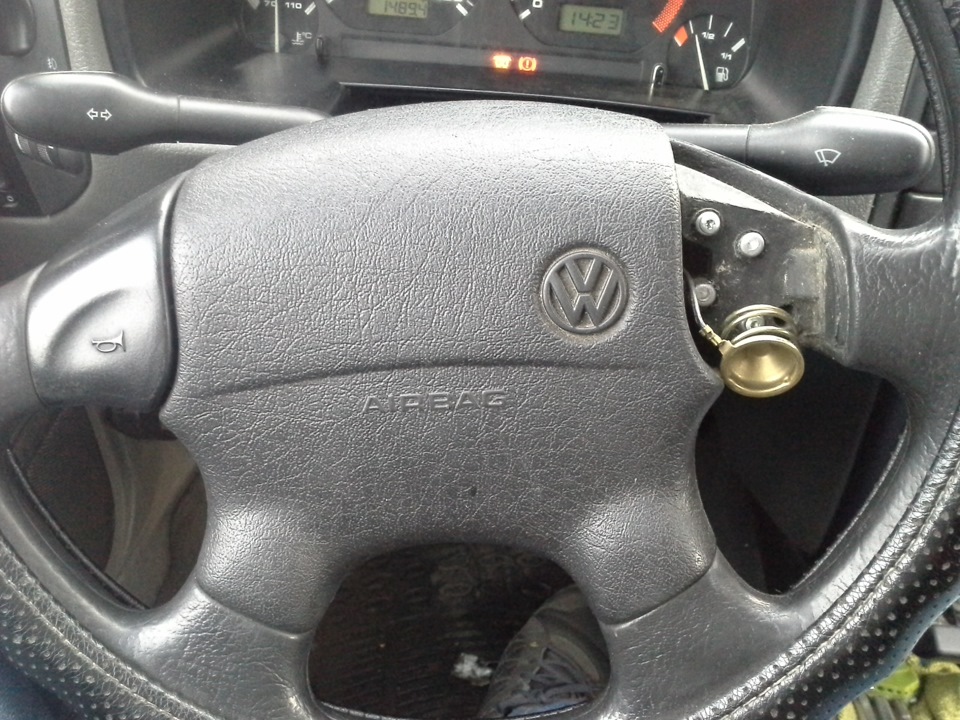Кнопка клаксона отвалилась. — Volkswagen Caddy (2G), 1,9 л, 2001 года ...