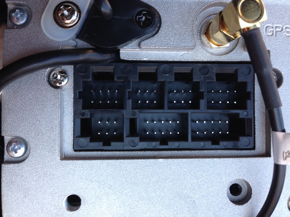 Вид всех разъёмов. — Skoda Octavia A5 Mk2