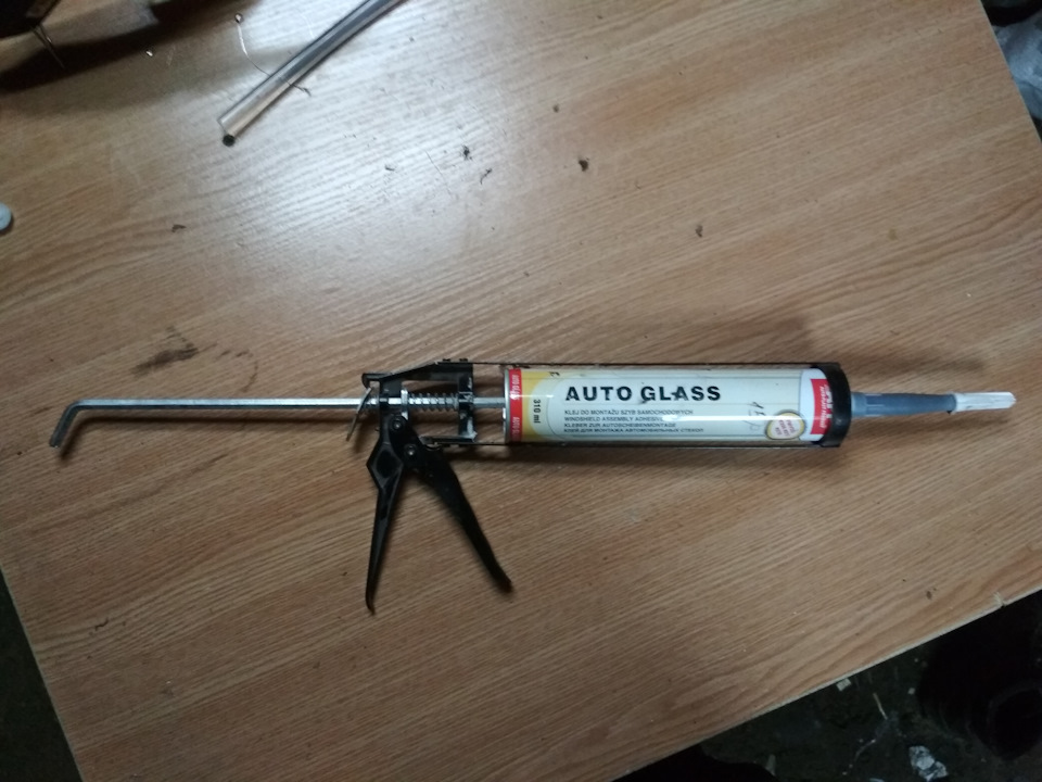 клей — Volvo V70 I