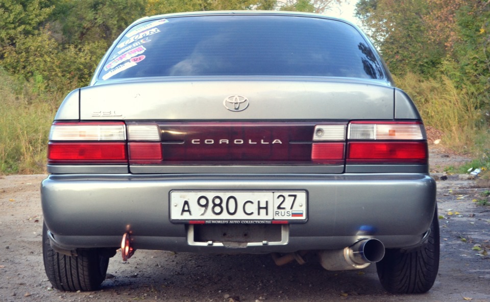 Тойота Corolla ae100