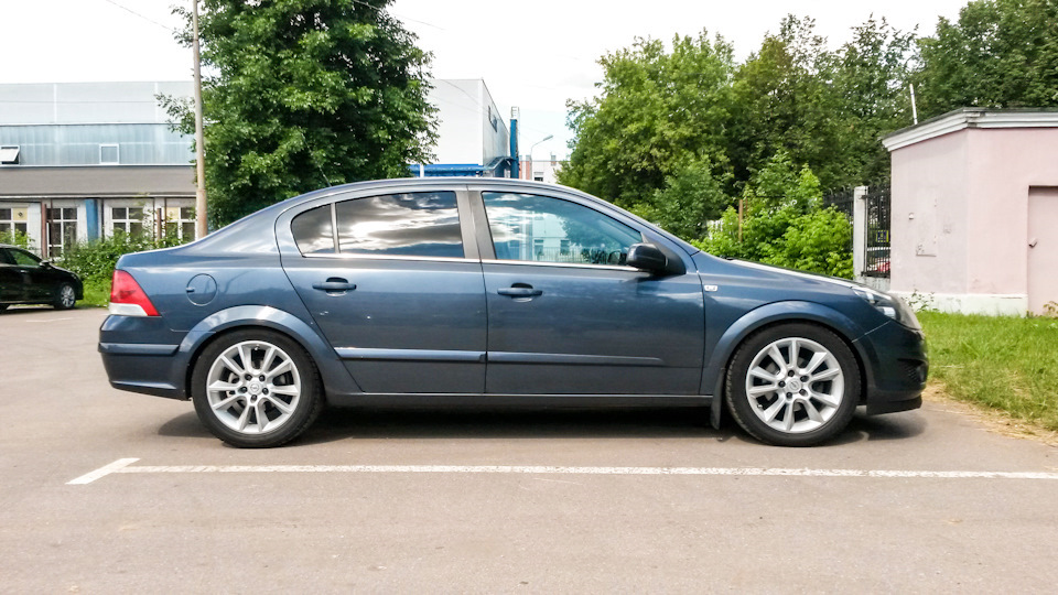 Opel astra h седан на r18. Opel astra family седан. 8. опель астра универсал 1. опель астра стейшен вагон (а-h/sw) 2012.