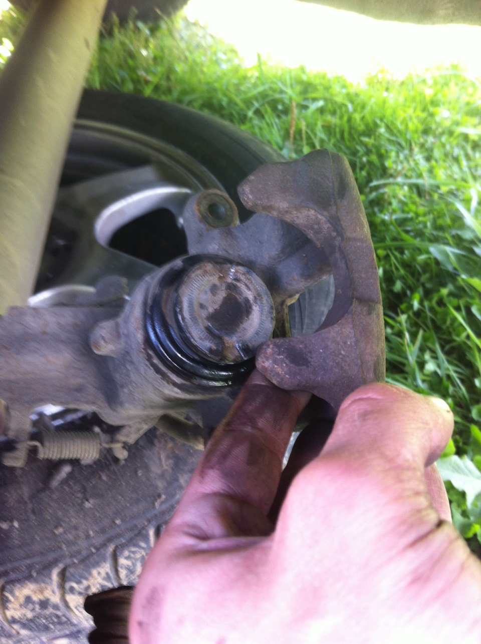 Поменял задние колодки — Nissan Almera II (N16), 1,8 л, 2006 года ...