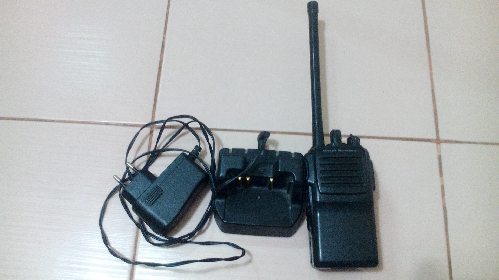 Продам рацию. Vertex VX-231-g6-5 UHF переносная радиостанция. Vertex VX-231u g6. Антенна для радиостанции Vertex 1700. Радиостанция Вертекс 1700 какие антенны.