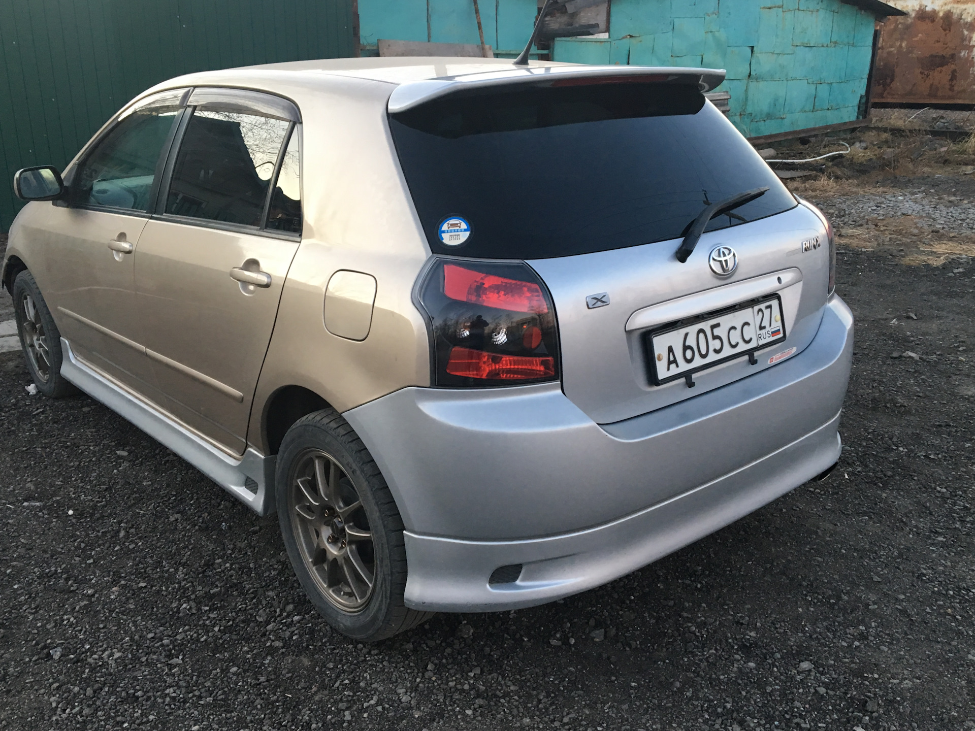 Королла ранкс. Toyota Runx 2001 Tuning. Toyota Runx 2003 Tuning. Тюнингованная Toyota Runx. Тойота Ранкс золото.