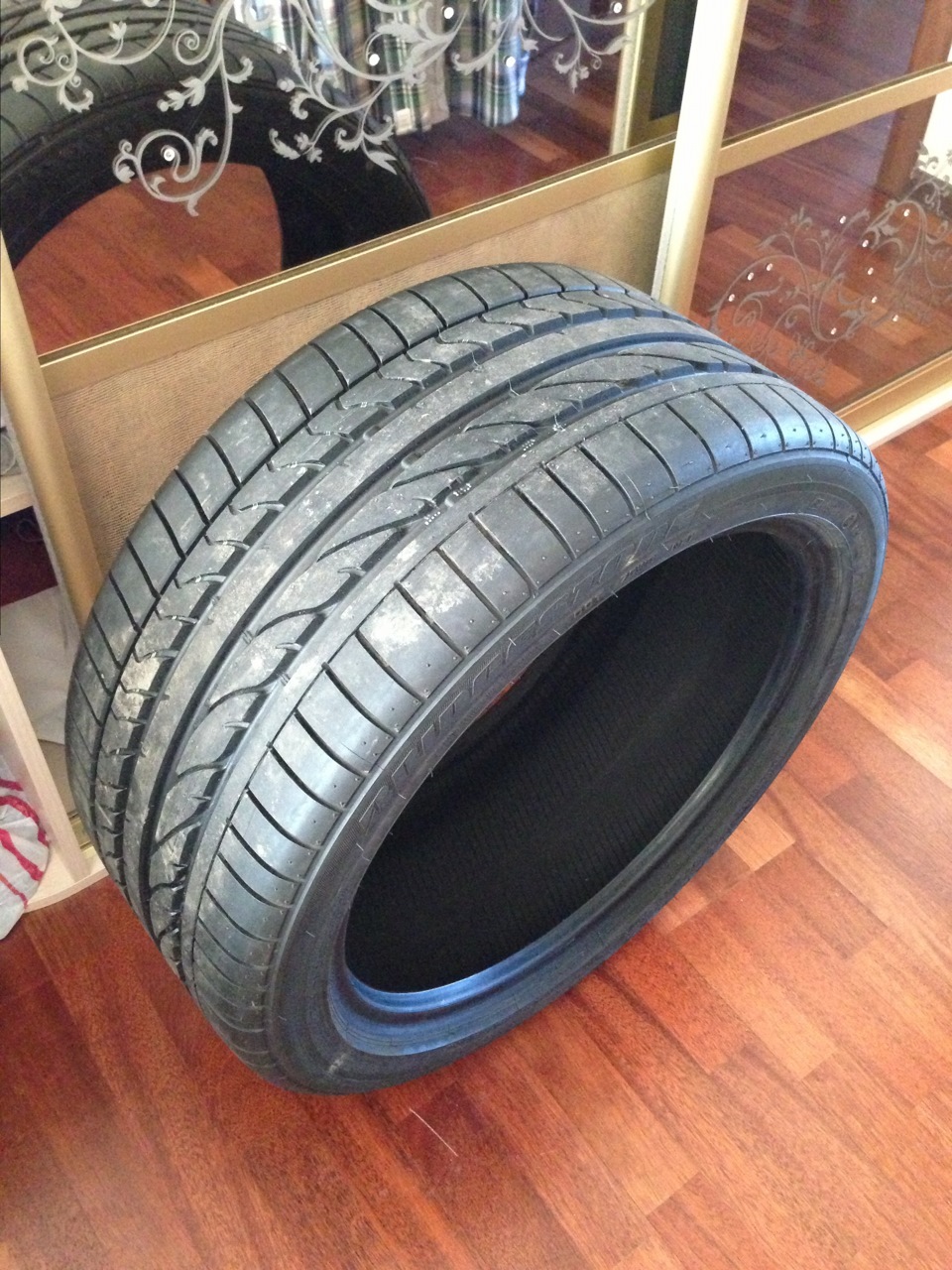 Купить шины бу 265. Bridgestone r18 z. Шины Bridgestone r18 лето. 265/35 R22 Ластер. 265/35/18 БМВ.