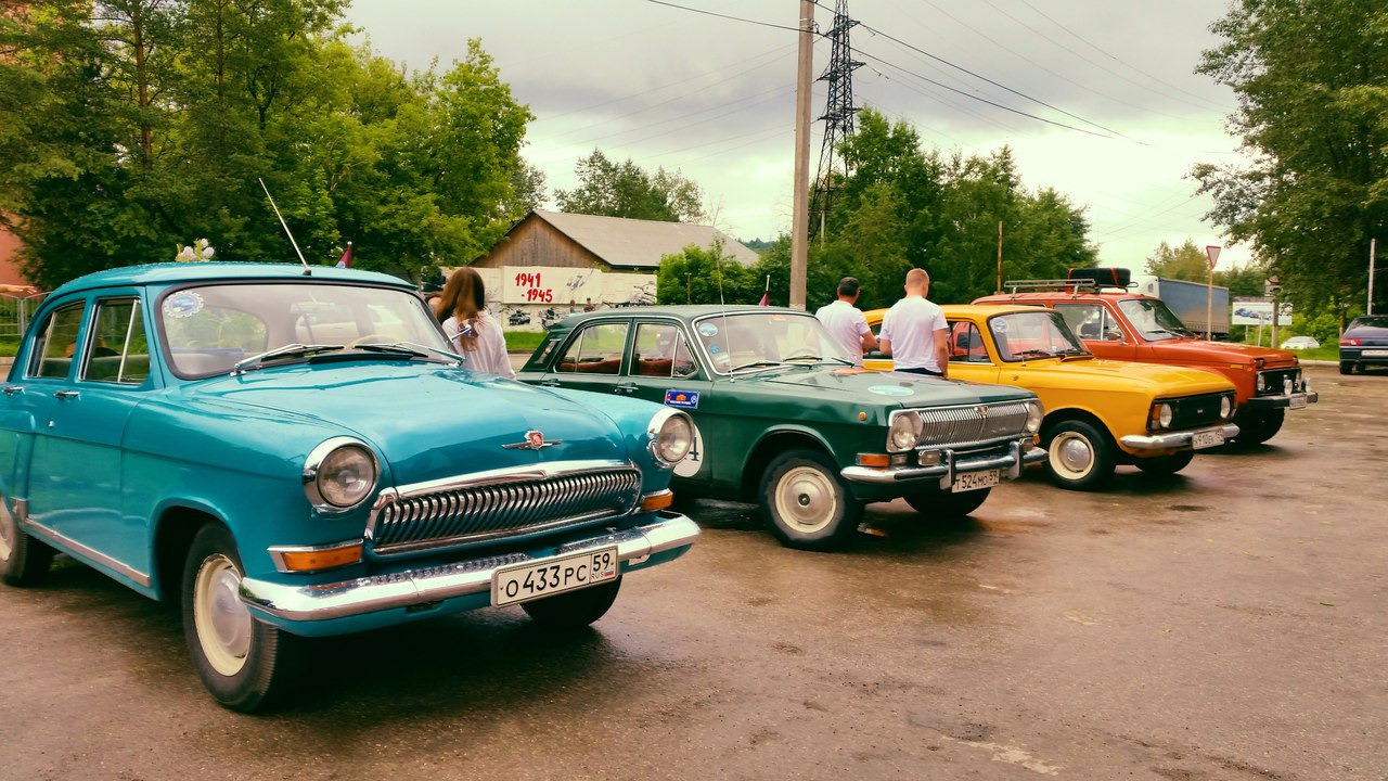 Авто в пермском крае. Ретро машины Пермь. Ретро гараж мини Волга. Ретроавтомобили Перми. Ретро пробег Пермь.