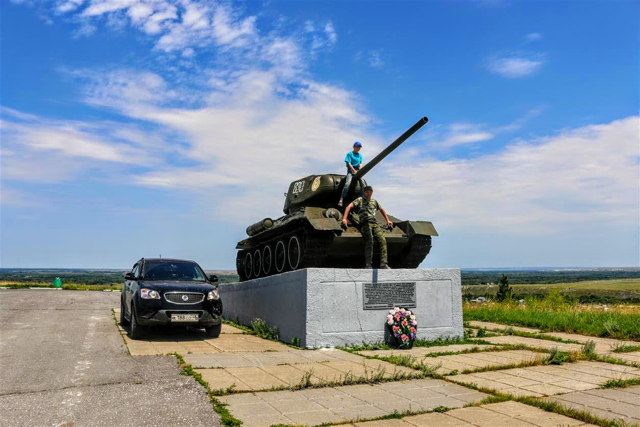 Клетская волгоградская. Памятник ВОВ В Каменном броду. Памятники ВОВ панорама. Памятник средней Донской операции. Клетский район Волгограда фото городка.