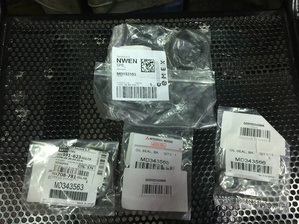 Фото в бортжурнале Mitsubishi Pajero Sport (2G). Запчасти на фото: MD153103, MD343565, 623002, MD343563, 7810Q1, MD343566