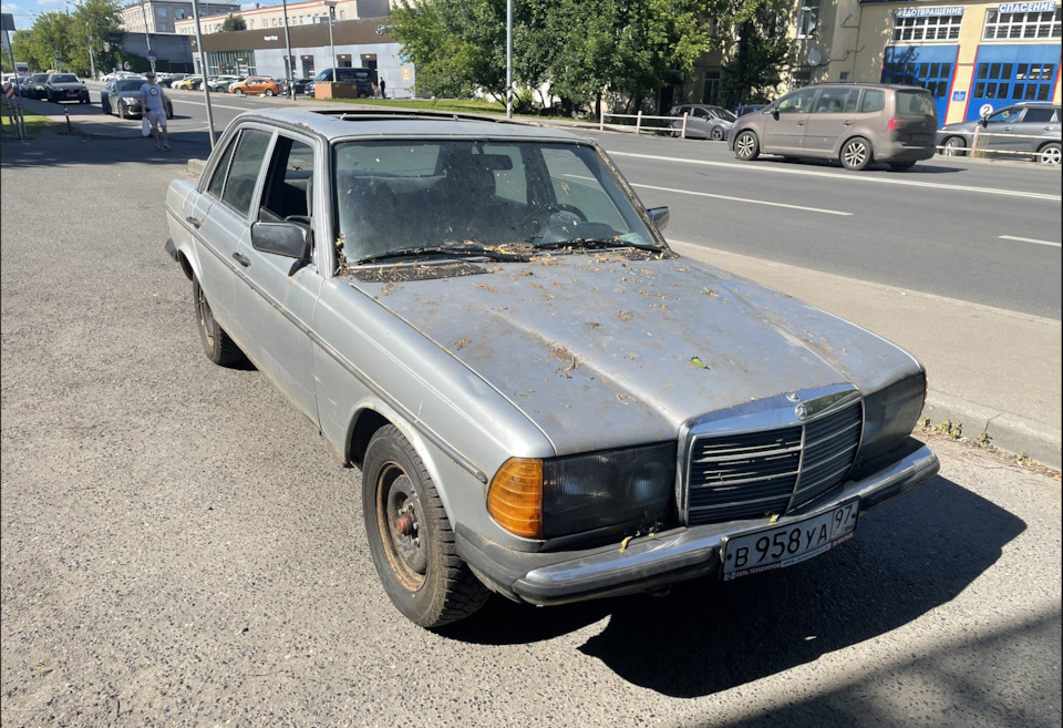Вот так она выглядела в день покупки — Mercedes-Benz W123