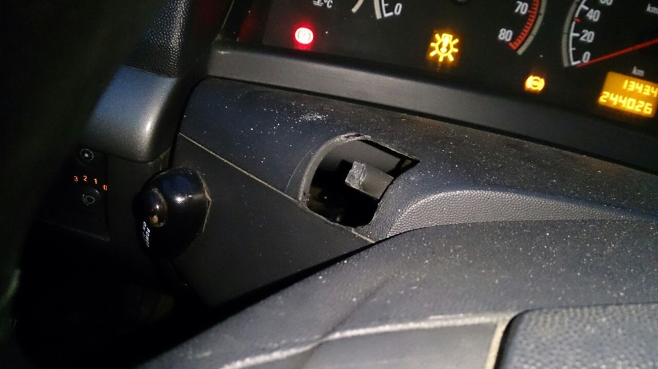 Сломал подрулевой рычаг включения поворотников/дальнего света фар ...