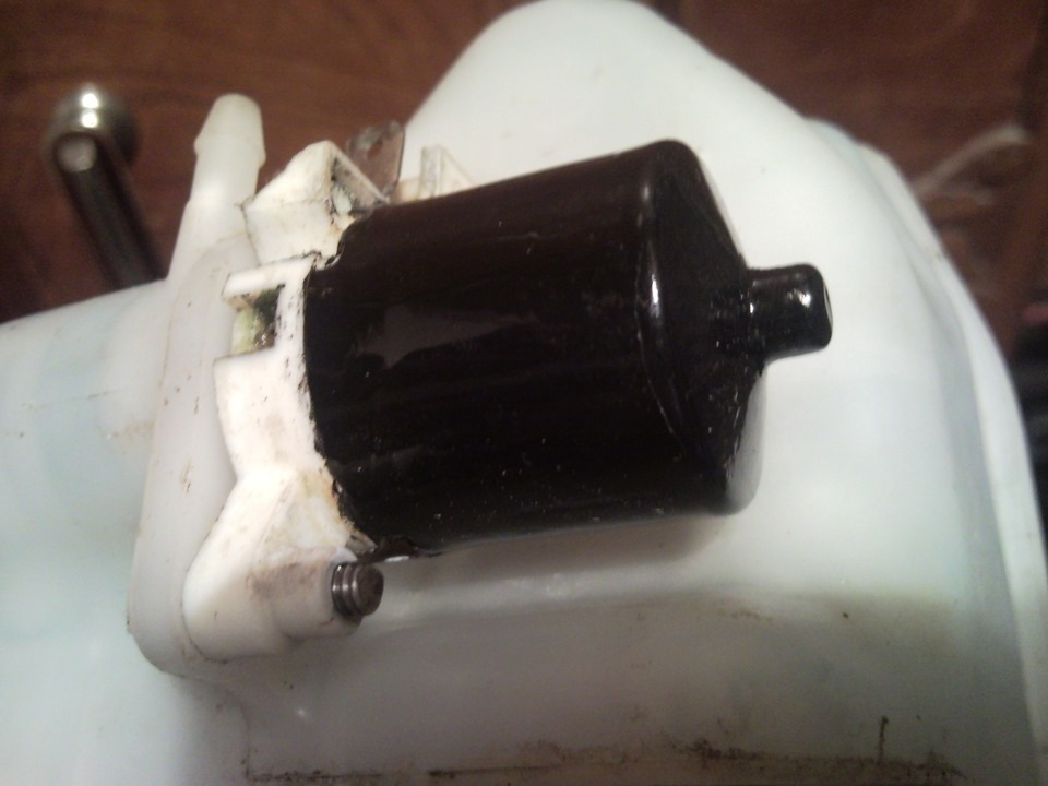 моторчик омывателя лобового стекла для хендай старекс 2012 года. моторчик заднего стеклоомывателя. Volvo v50 омыватель задней. мотор сзади. мотор омывателя заднего стекла 2102.