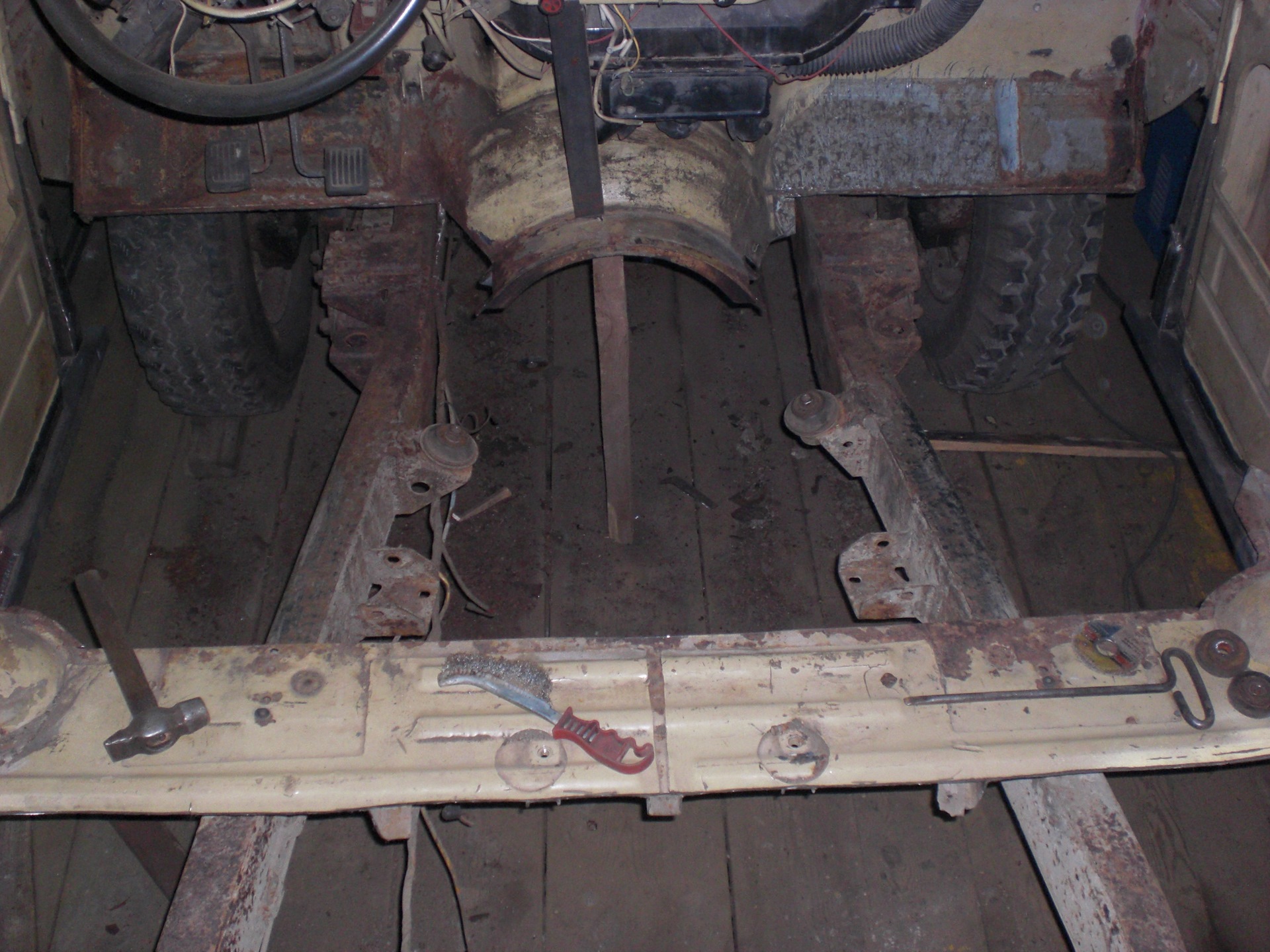 задний лонжерон нива 2121. поперечный лонжерон нива 2121. передний лонжерон ниссан скайлайн. лонжерон левый нива 2121. поперечный лонжерон нива 21213.