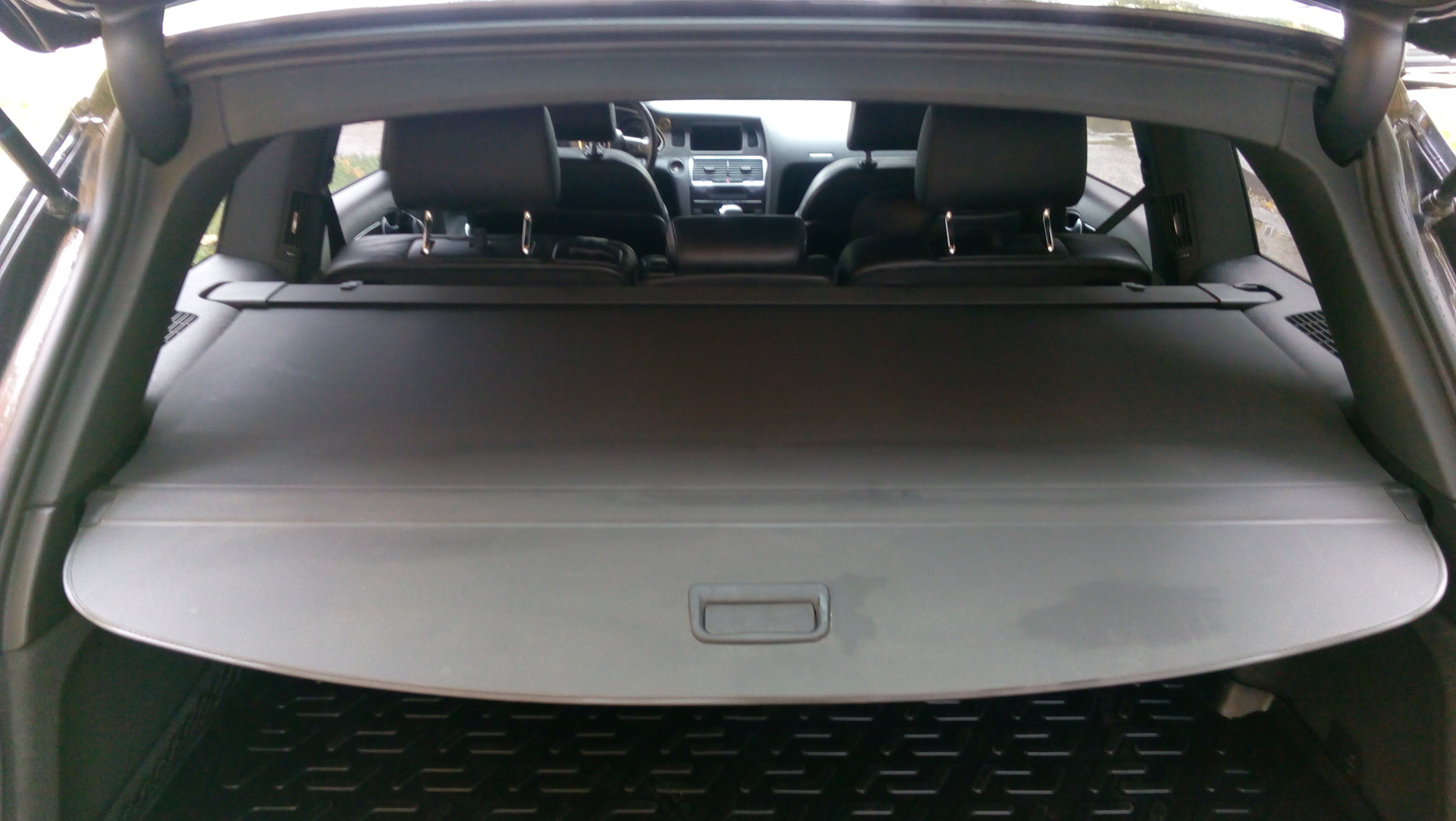 Шторки багажные. Шторка багажника Audi q5. Шторка багажника Audi q7 (2007-2015). Шторка багажника Audi q7. Шторка багажника Ауди q7.