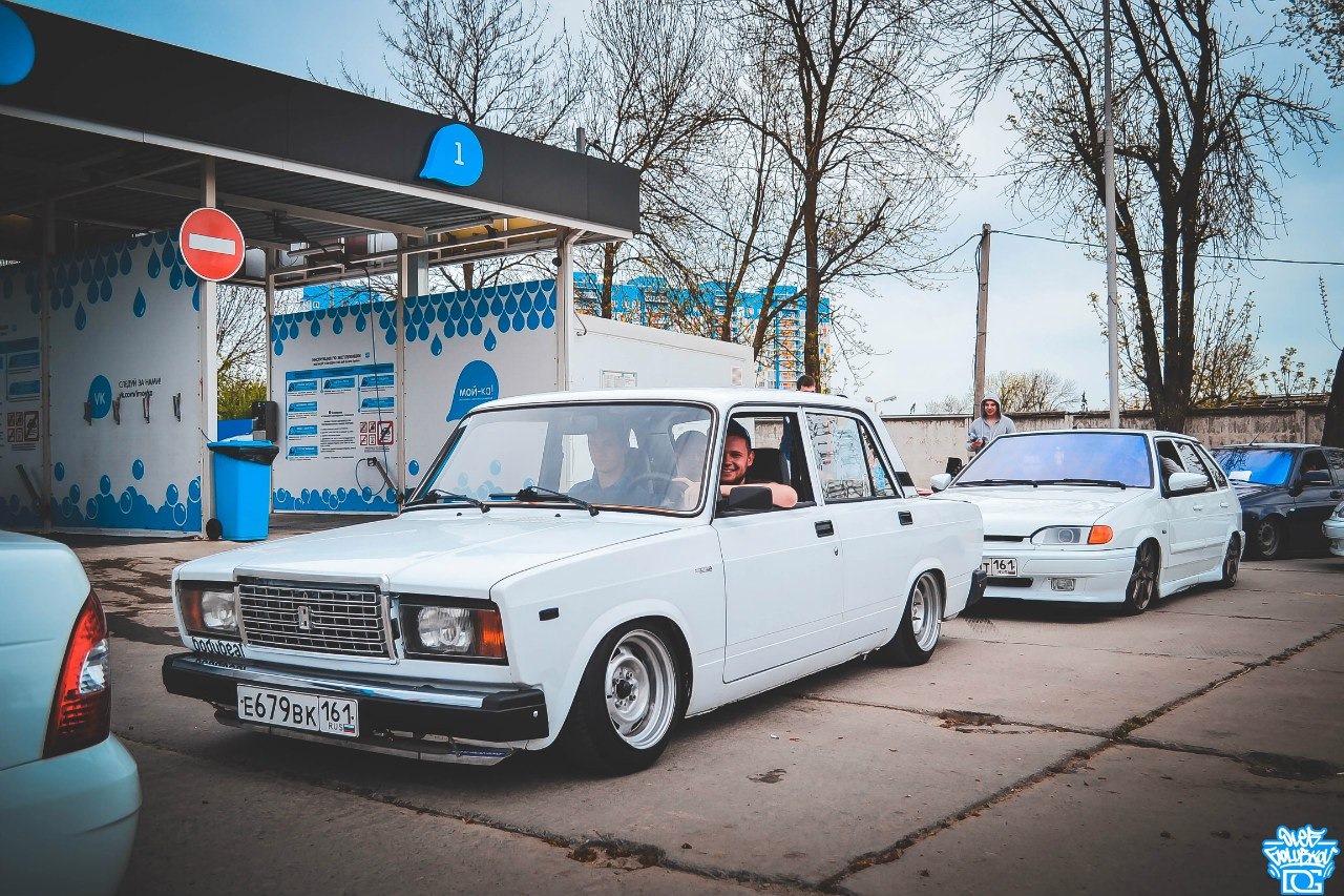 Семерка стиль. ВАЗ 2107 стенс. Стенс Жигули 2107. ВАЗ 2107 stance. ВАЗ 2107 стенс белая.