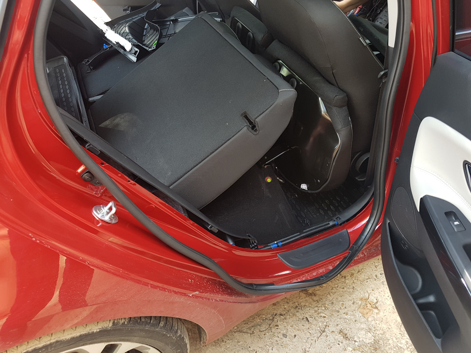 Установка активного сабвуфера — KIA Ceed (2G), 1,6 л, 2016 года ...