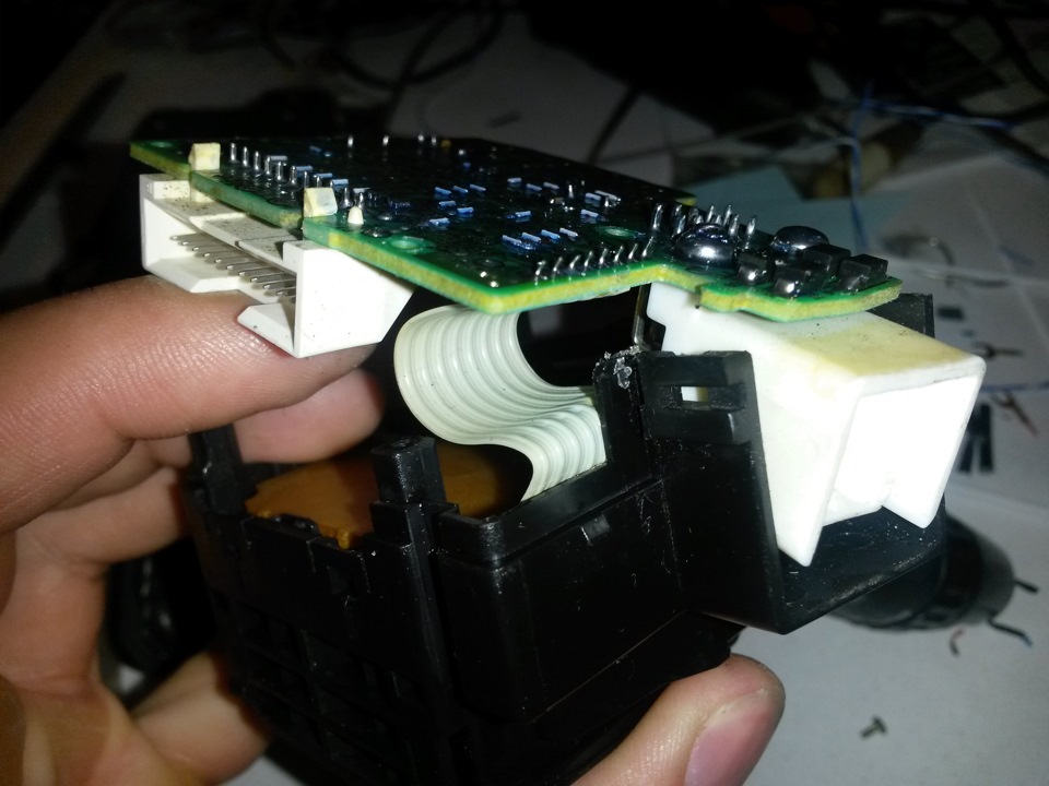 Внутренности переключателя — Mitsubishi Pajero iO