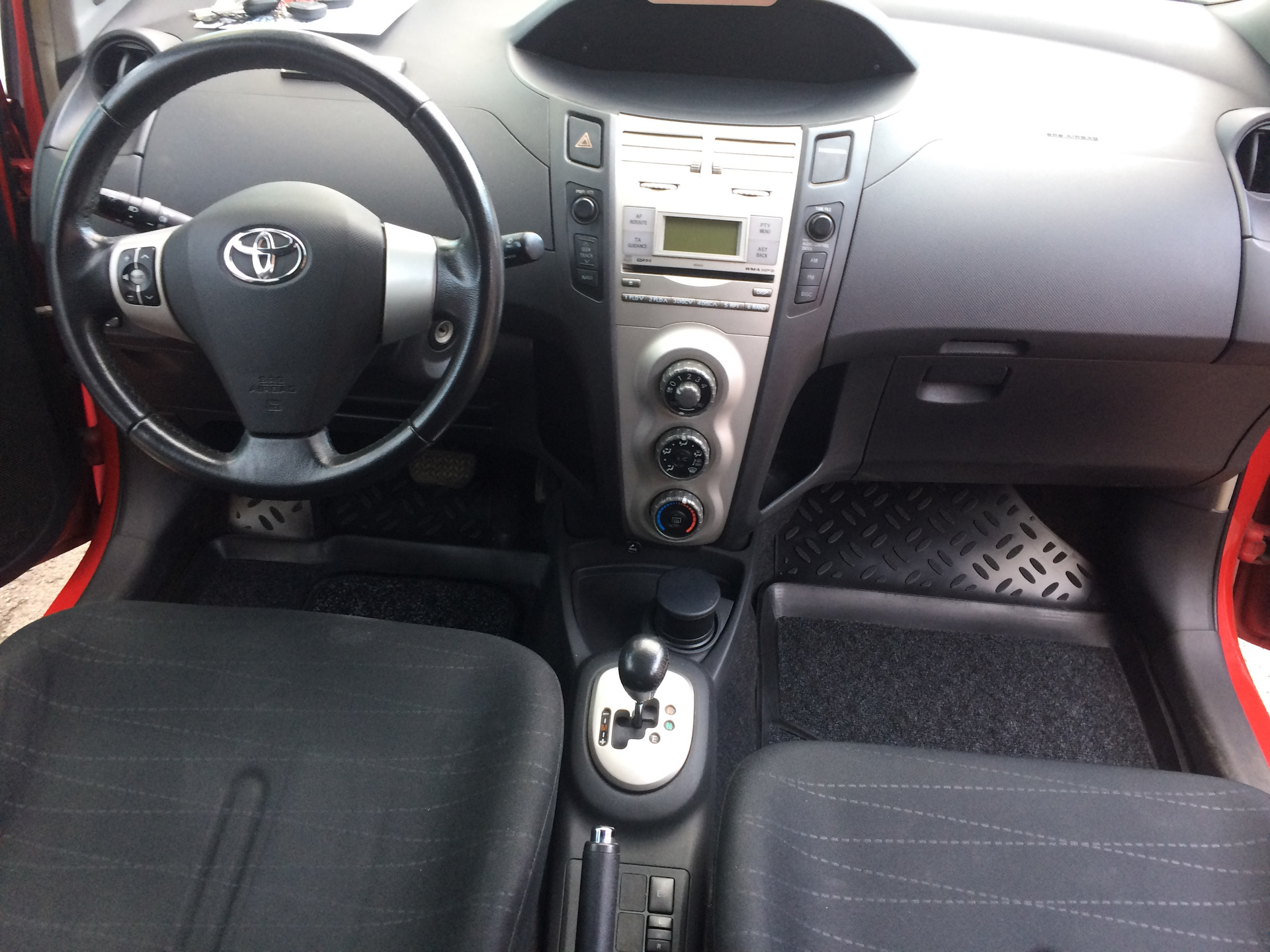      Toyota Yaris    2005-2011 Luxmats  DRIVE2