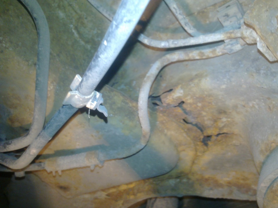 Ржавый кузов в области задней подвески — Ford Scorpio I, 2 л, 1990 года ...