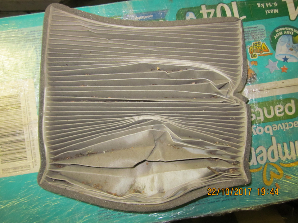 …потому как не имеет жёсткого каркаса и при монтаже весь гнётся-мнётся, уплотнение с корпусом отопителя соответственное. Короче, такое же гавно, как и TSN 9718. — Daewoo Gentra. Запчасти на фото: 9718