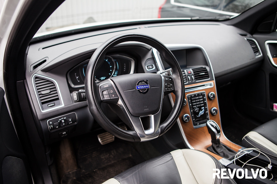 AirTouch Performance — это современнейший навигационно-мультимедийный центр на базе операционной системы Android 5.0.2. Данное устройство подключается и работает со всеми видами штатных мониторов при помощи видеоинтерфейса KiberLink, разработанного специально для AirTouch Performance. — Volvo XC60 (1G)