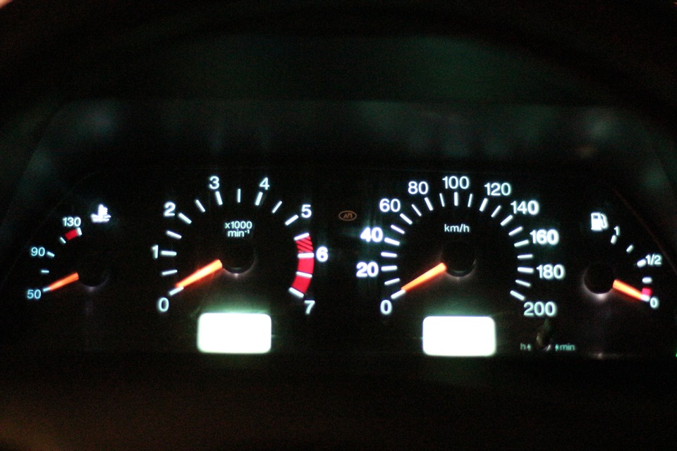 Установка диодных габаритов и подсветки салона и дверей, замена ...