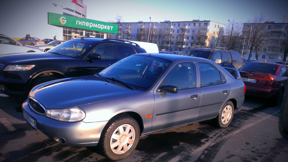 Форд мондео 2 отзывы. Ford Mondeo 1999 хэтчбек. Форд Мондео 2 хэтчбек. Форд Мондео серо голубой. Автомобили 1999 года