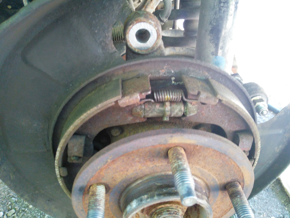 Заменил тормозные диски и колодки по кругу — DRIVE2