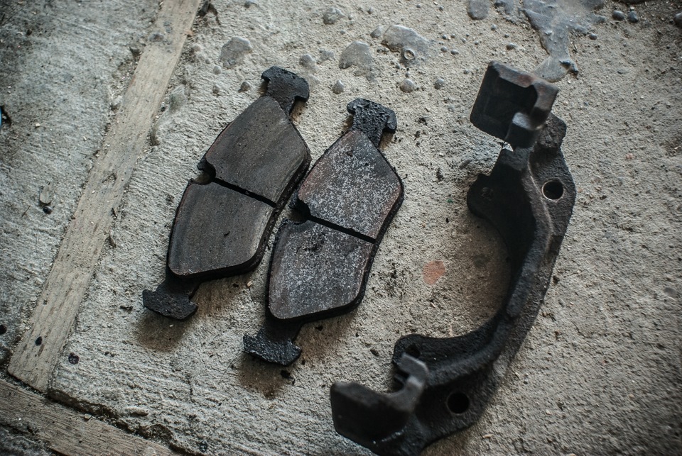 Клинит передние тормоза — BMW 5 series (E28), 2,8 л, 1982 года ...