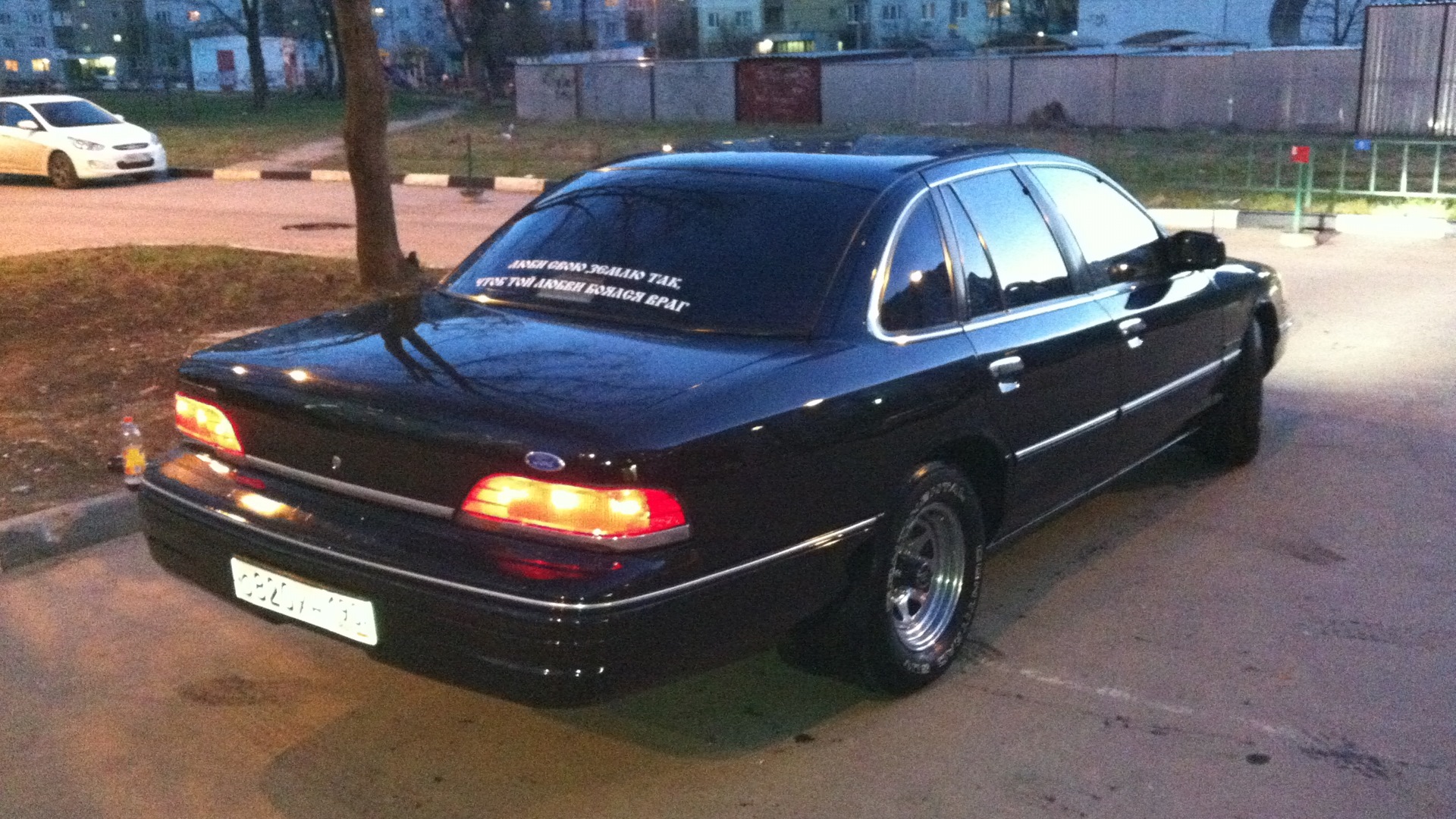 Ford Crown Victoria stance