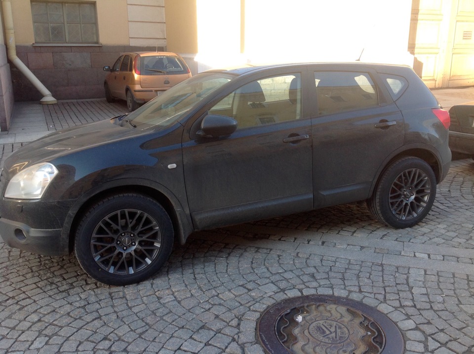 Диски кашкай j10. Диски Momo Revenge 18. Nissan Qashqai j10 r18. Кашкай j10 r18. Momo Revenge 9j 225 40.